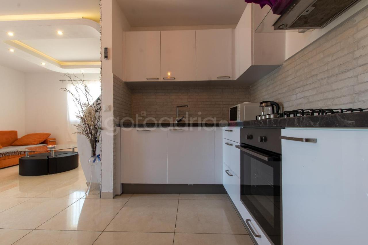 Apartment Vesna With Balcony & Free Parking Makarska Buitenkant foto